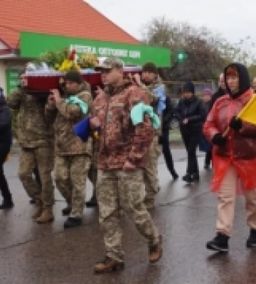 На Одещині провели в останню путь воїна Леоніда Чернієнка