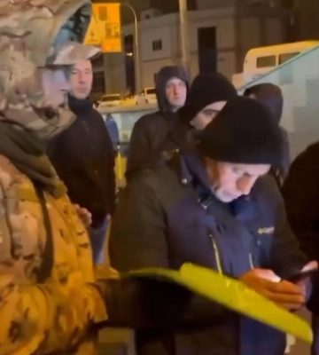 Скандал на столичній Оболоні: поліція перевіряє волонтерський фонд, який підозрюють у шахрайстві, відео