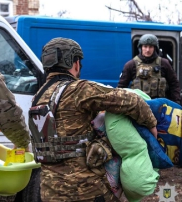 «Білі янголи» евакуювали п’ятьох дітей із Щербинівки на Донеччині