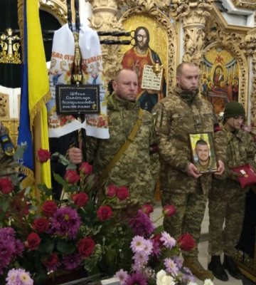 Полтава провела в останню дорогу 25-річного бойового медика Олександра Швеця, який загину на Херсонщині