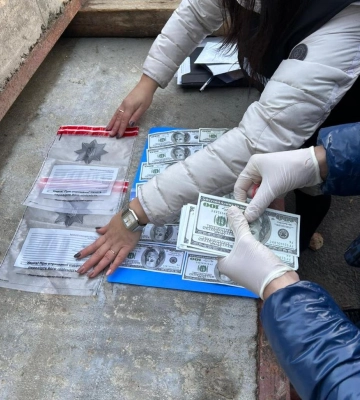 У Львові правоохоронці спіймали іноземця, який заробляв на ухилянтах, - ФОТО