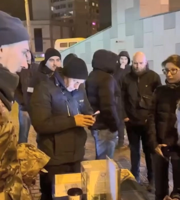 Подозревают в мошенничестве: в Киеве задержали группу людей, которые собирали деньги на ВСУ (видео)