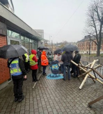 Біля консульства Польщі у Львові зібралися перевізники: що відомо