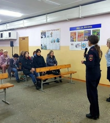 В Мелитополе рашисты запугивают родителей на школьных собраниях