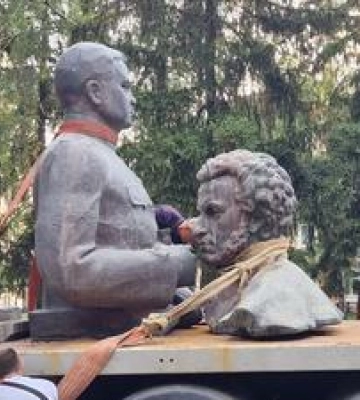 Полтава передасть до музею на Сумщині демонтовані пам&#039;ятники Пушкіну та Ватутіну