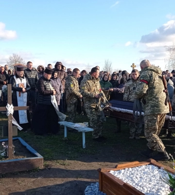 Разом із сином захищав Україну: у Луцькому районі попрощалися з Героєм Володимиром Борисом. Фото