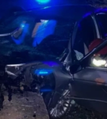 У Первомайському районі автомобіль влетів у білборд: водій загинув на місці