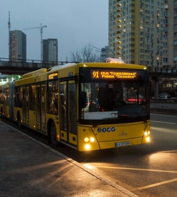 На вихідних свої маршрути змінять деякі столичні автобуси та тролейбуси через ярмарки (маршрути)
