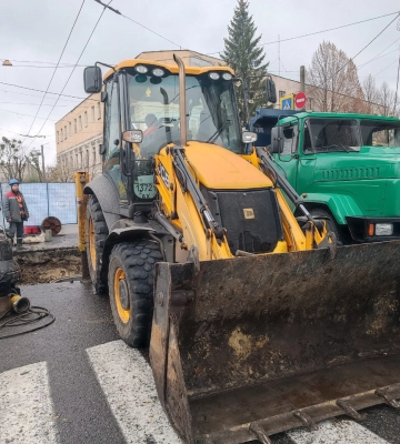 В Холодногорском районе Харькова устраняют аварию на сетях водоотведения