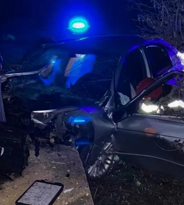 У Первомайському районі автомобіль влетів у білборд: водій загинув на місці