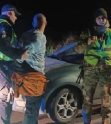 На Закарпатті п’яні чоловіки лізли у бійку з прикордонниками, погрожували їм вбивством
