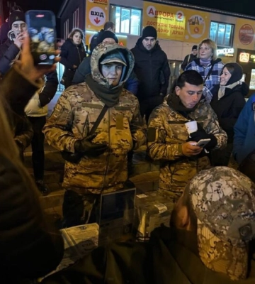 Це вже за межами: тітушки громадянина рф збирають у Києві пожертвування на ЗСУ. Відео