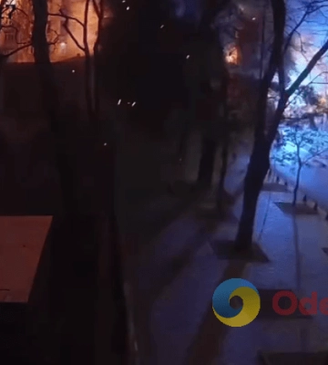 З’явилось відео вибуху російської ракети біля Одеського художнього музею