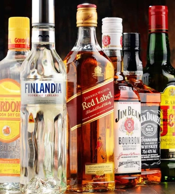 Розбавляли спирт водою: на Волині викрили банду, яка продавала фальсифікат