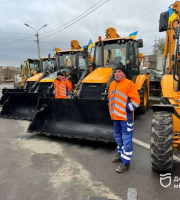 Дніпро зустрічає зиму: 500 комунальників і майже 200 одиниць снігоочисної техніки готові стати до роботи