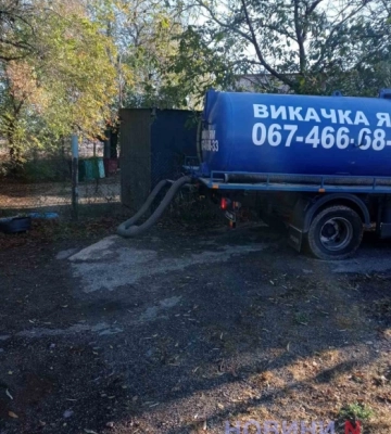 У Миколаєві зливають нечистоти поряд із житловими кварталами (ВІДЕО)