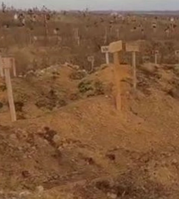 У Маріуполі збільшуються кладовища, людей ховають у траншеях