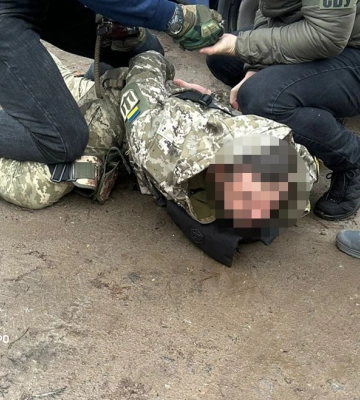 Обіцяв уникнути мобілізації: у Сумах на хабарі затримали інспектора ВСП