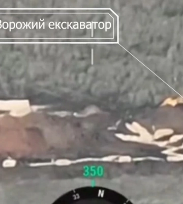 Пограничники трофейным FPV-дроном поразили экскаватор оккупантов на Купянском направлении. ВИДЕО