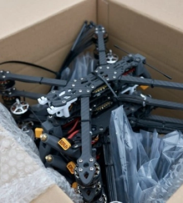 Черкащина передала ЗСУ 10 комплектів зенітних прожекторів і 100 FPV-дронів