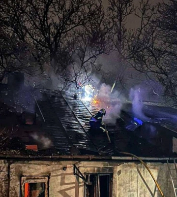 Свічка ледь не вбила сім&#039;ю: у Чернівцях горів будинок