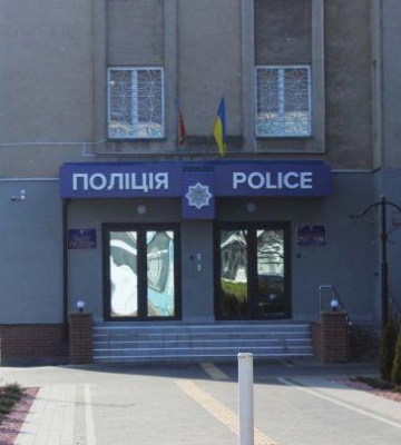 На Волині авто поліцейських наїхало на чоловіка: на нього склали постанову і виписали штраф