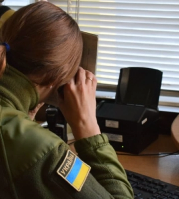 Волинянин викинув $10 000 на фальшиві документи, але попався на кордоні