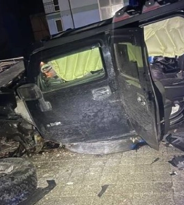 В Киевской области пьяный водитель на &quot;Хаммере&quot; протаранил дом и травмировал людей. Фото