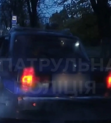Попався по-дурному: у Луцьку п'яний на «жигулях» не пропустив авто патрульних (відео)