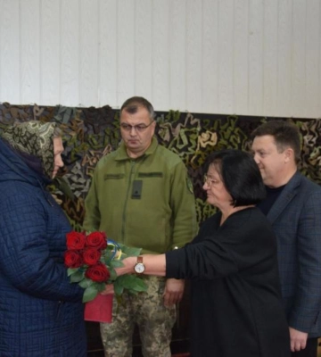 Матері загиблого військового з Рівненщини вручили орден сина Матері загиблого військового з Рівненщини вручили орден сина