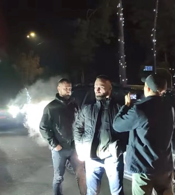 На журналиста Михаила Ткача напали во время съемки возле ресторана на Киевщине (видео)