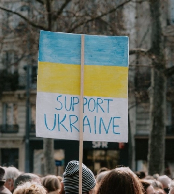 Студентов, находящихся за границей, могут лишить стипендий, чтобы повысить остальным