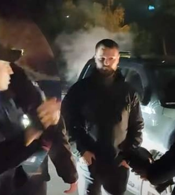 Толкали и выбивали камеру из рук: на журналиста Михаила Ткача напали возле ресторана на Киевщине