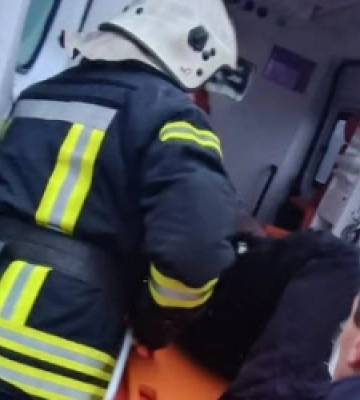 На Львівщині авто злетіло у кювет: затиснутого водія вивільняли рятувальники