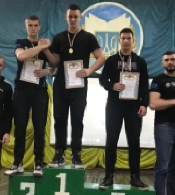 У Рахові відбулися перші міські змагання з армрестлінгу