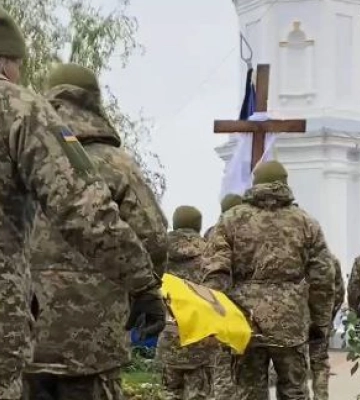 Маленька дитина залишилась без батька: на Волині прощаються з молодим Героєм Анатолієм Кулясом