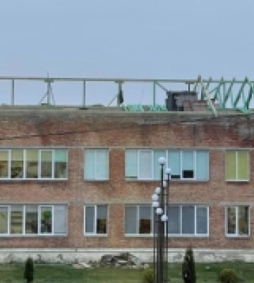 Перекривають дах одного з корпусів Підгайцівського ліцею