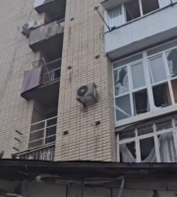 Окупанти вдарили по Херсону: п&#039;ятеро людей поранені, серед них — дитина (ФОТО)