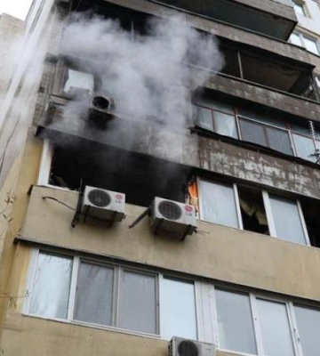 У Дніпрі вогнеборці врятували з палаючої квартири п&#039;ятьох людей