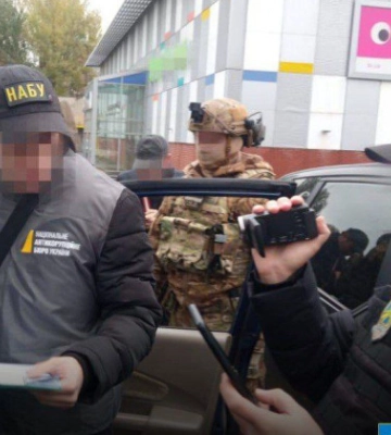 НАБУ: В Одессе бизнесмен пытался дать взятку военному командованию – фото