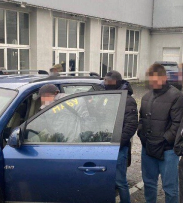 Правоохоронці викрила бізнесмена, який намагався дати хабар військовому командуванню