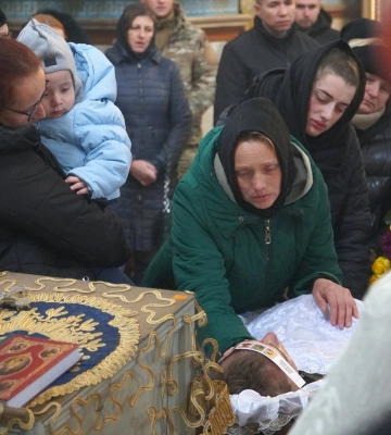 У громаді на Волині ремонтують дорогу до кладовища (ФОТО)