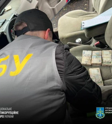 Вручил четыре пачки: бизнесмен пытался дать взятку командующему ОСУВ &quot;Одесса&quot;, — НАБУ 