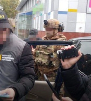 Пытался подкупить командующего войсками: под Одессой задержали предпринимателя