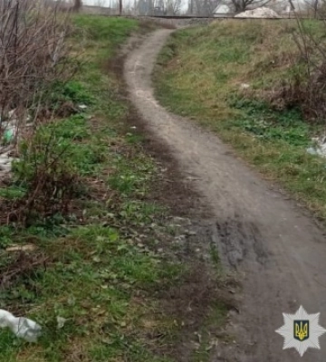На Полтавщині на смітнику знайшли живе немовля