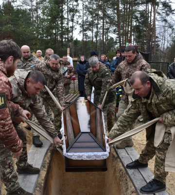 У місті на Волині мешканці скидають будматеріали на узбіччя (ФОТО)
