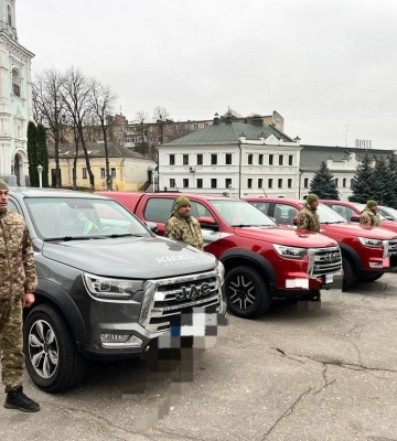 Сумським захисникам неба передали 5 позашляховиків