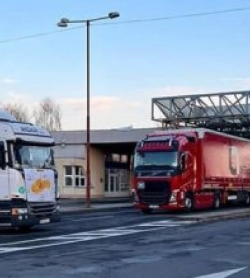 Закарпатські митники фіксують зменшення черг вантажівок на в’їзд в Україну зі Словаччини та Угорщини