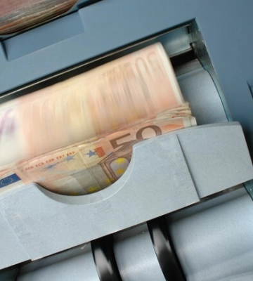 Курс валют в Украине 9 августа 2022: сколько стоит доллар и евро