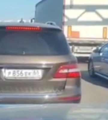 Поки міст стоїть: у Криму після вибухів утворився багатокілометровий затор, відео